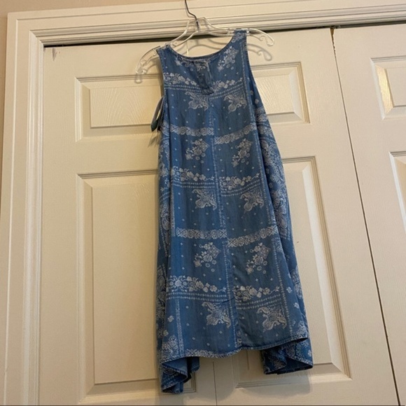 NWT lightweight Tencel dress. Cute keyhole w/ button closure on back. Pockets. - Picture 5 of 9